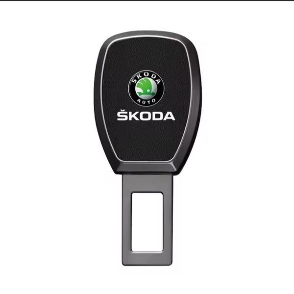 Заглушка переходник ремня безопасности с логотипом Skoda, благородный черный (модель 1120) 1120 фото